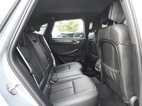 Used 2022 Porsche Macan image 36