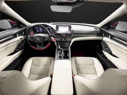 Used 2018 Honda Accord Touring image 11