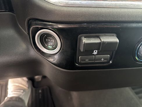 Used 2024 GMC Sierra 2500 SLE w/ SLE Convenience Package image 9