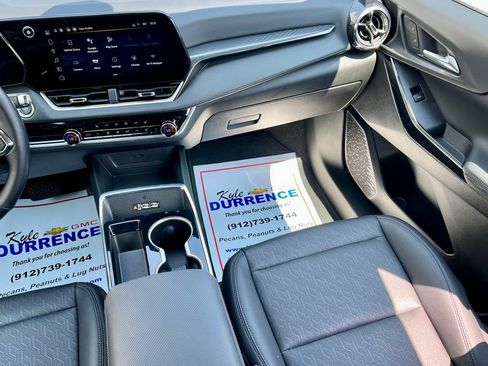 Used 2025 Chevrolet Equinox LT w/ Convenience Package II image 19