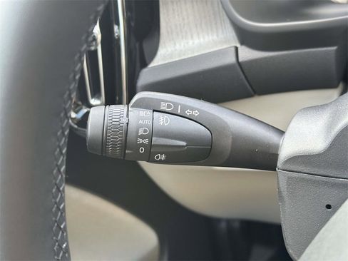 Used 2025 Volvo XC40 B5 Ultra w/ Climate Package image 21