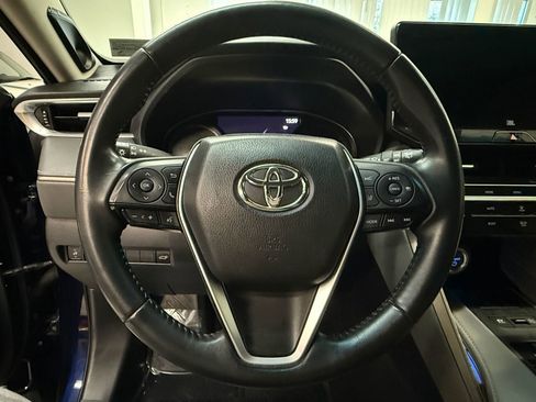 Used 2022 Toyota Venza XLE image 26