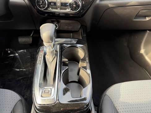 Used 2025 Chevrolet Trax LT w/ LT Convenience Package image 39