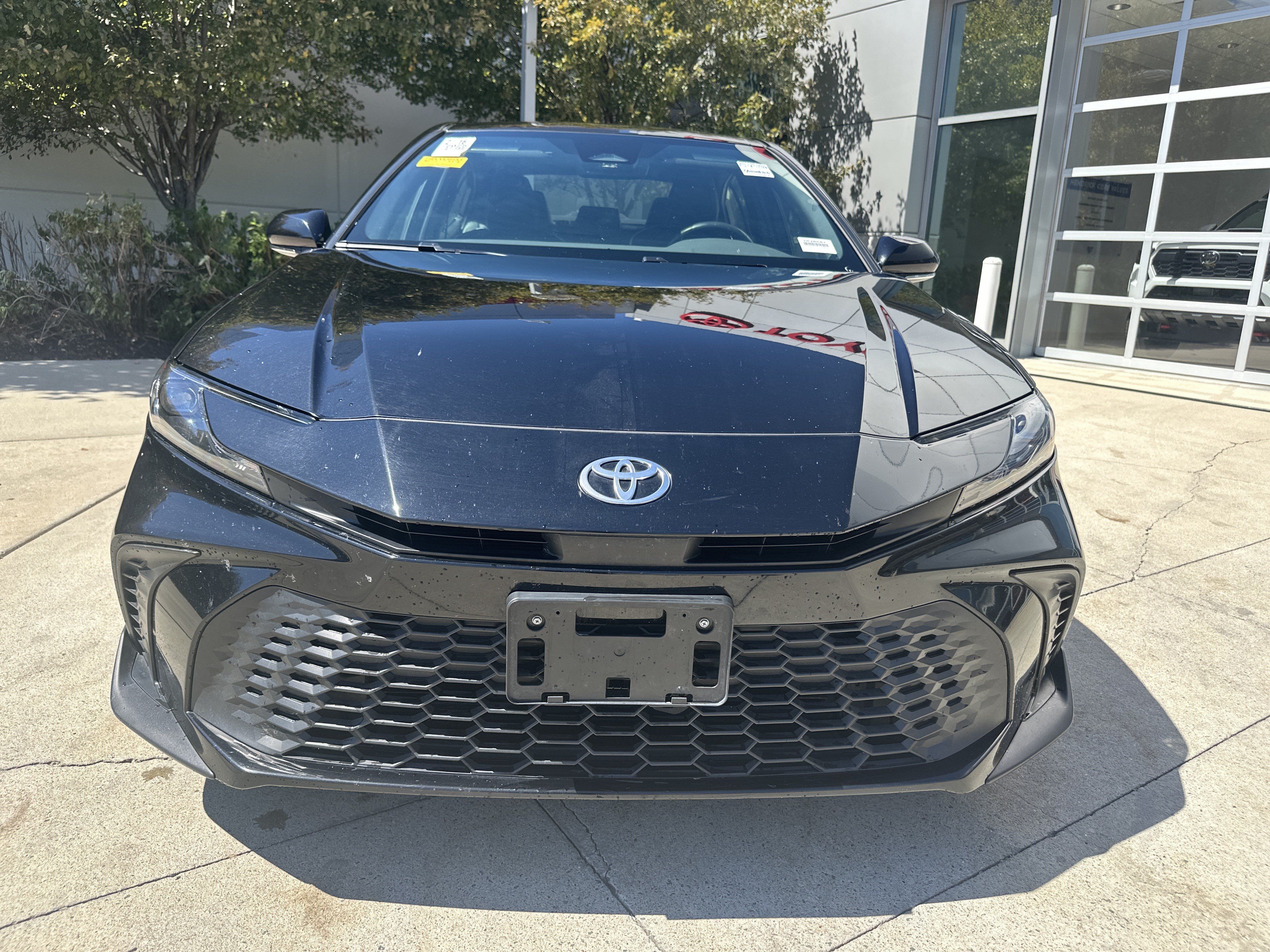 Used 2025 Toyota Camry SE w/ Convenience Package FWD image 5