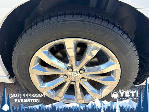 Used 2017 Chrysler 300 C AWD/4WD image 17