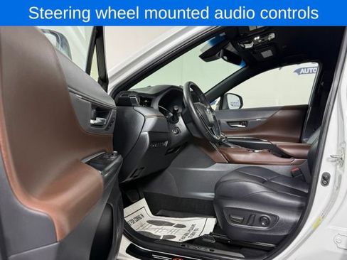 Used 2023 Toyota Venza XLE AWD/4WD image 12