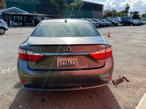 Used 2013 Lexus ES 300h w/ Luxury Pkg image 5