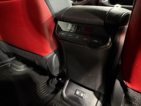 Used 2021 Toyota Highlander XSE AWD/4WD image 18