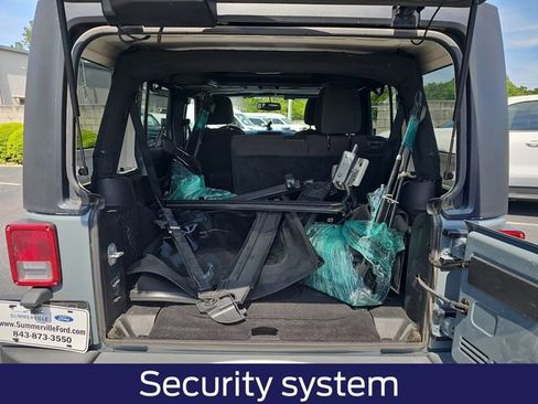 Used 2015 Jeep Wrangler Unlimited Sahara w/ Connectivity Group image 15