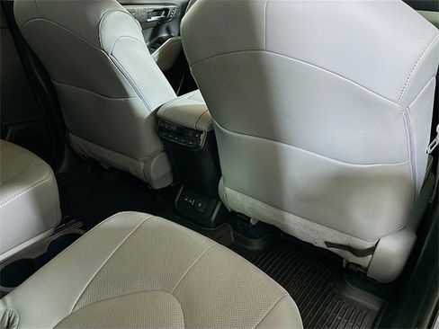 Used 2022 Toyota Highlander Platinum image 35