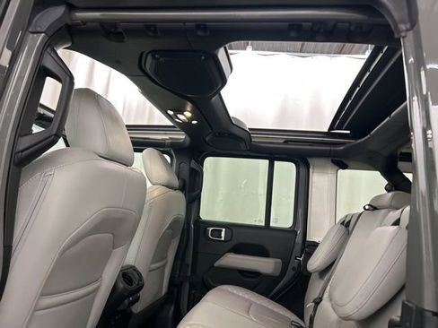 Used 2022 Jeep Wrangler Unlimited Sahara image 27