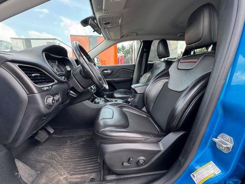 Used 2020 Jeep Cherokee Trailhawk w/ Cold Weather Group AWD/4WD image 10