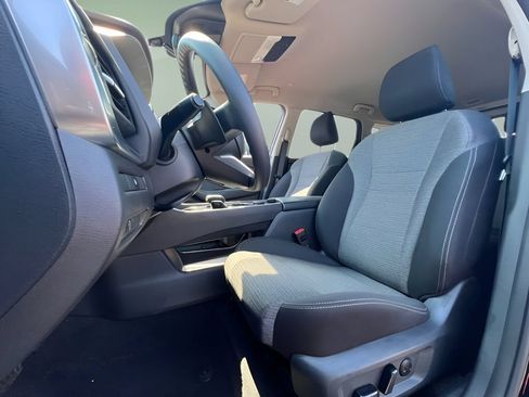 Used 2023 Nissan Rogue SV AWD/4WD image 9