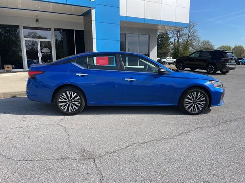 Used 2025 Nissan Altima 2.5 SV image 49