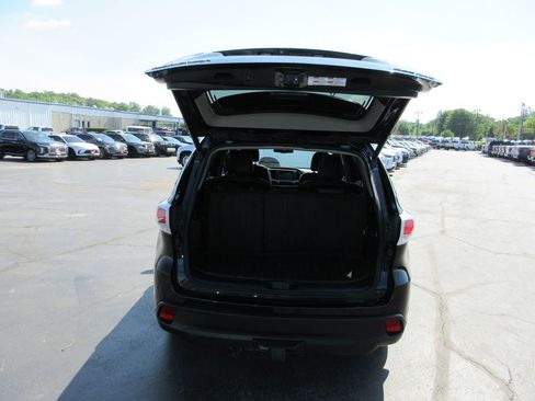 Used 2016 Toyota Highlander XLE AWD/4WD image 7