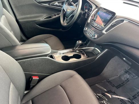 Used 2019 Chevrolet Malibu LT FWD image 17