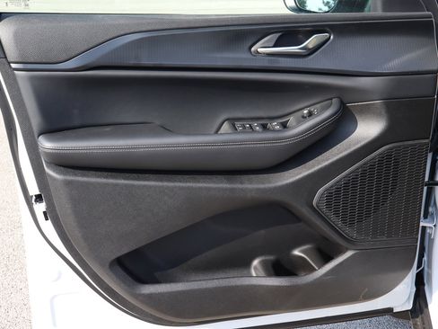 New 2025 Jeep Grand Cherokee Laredo X w/ Luxury Tech Group I image 9