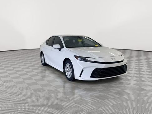 Used 2025 Toyota Camry LE w/ Convenience Package image 2