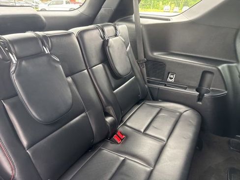 Used 2025 Ford Explorer ST-Line w/ ST-Line Street Pack AWD/4WD image 21