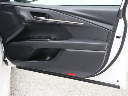 Used 2025 Toyota Camry SE FWD image 34