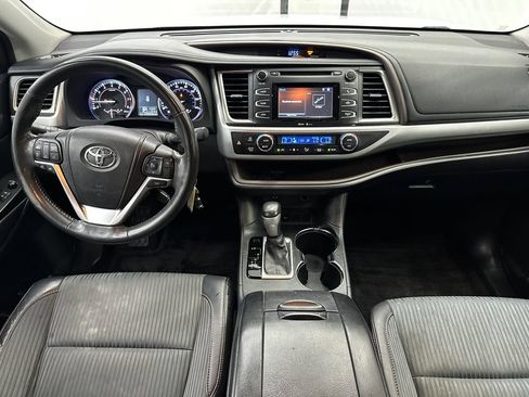 Used 2015 Toyota Highlander Plus FWD image 23
