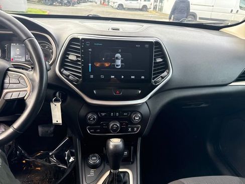 Used 2015 Jeep Cherokee Latitude image 21