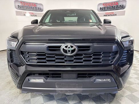 Used 2024 Toyota Tacoma TRD Off-Road image 8
