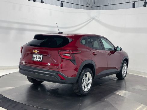 Used 2024 Chevrolet Trax LS w/ LS Convenience Package image 11