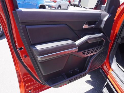 Used 2025 Toyota Tacoma TRD Sport AWD/4WD image 15