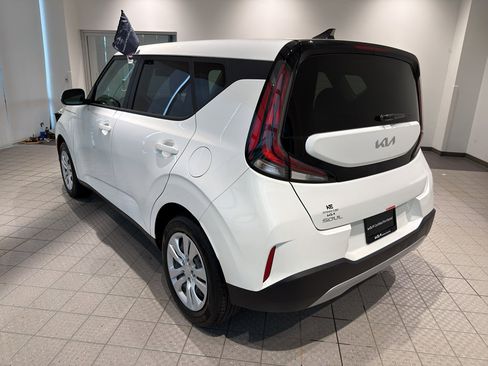 Used 2025 Kia Soul LX FWD image 3