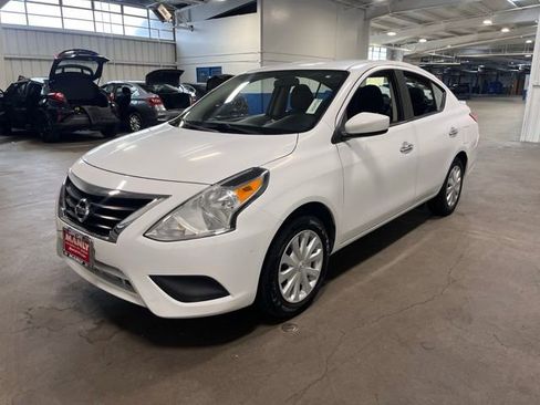 Used 2019 Nissan Versa SV image 7