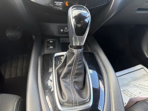 Used 2020 Nissan Rogue SV w/ Premium Package AWD/4WD image 26