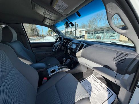 Used 2014 Toyota Tacoma 4x4 Access Cab V6 w/ TRD Sport Package image 12
