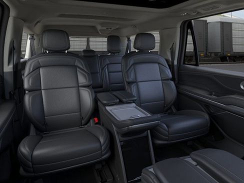 New 2026 Lincoln Navigator L Reserve AWD/4WD image 11