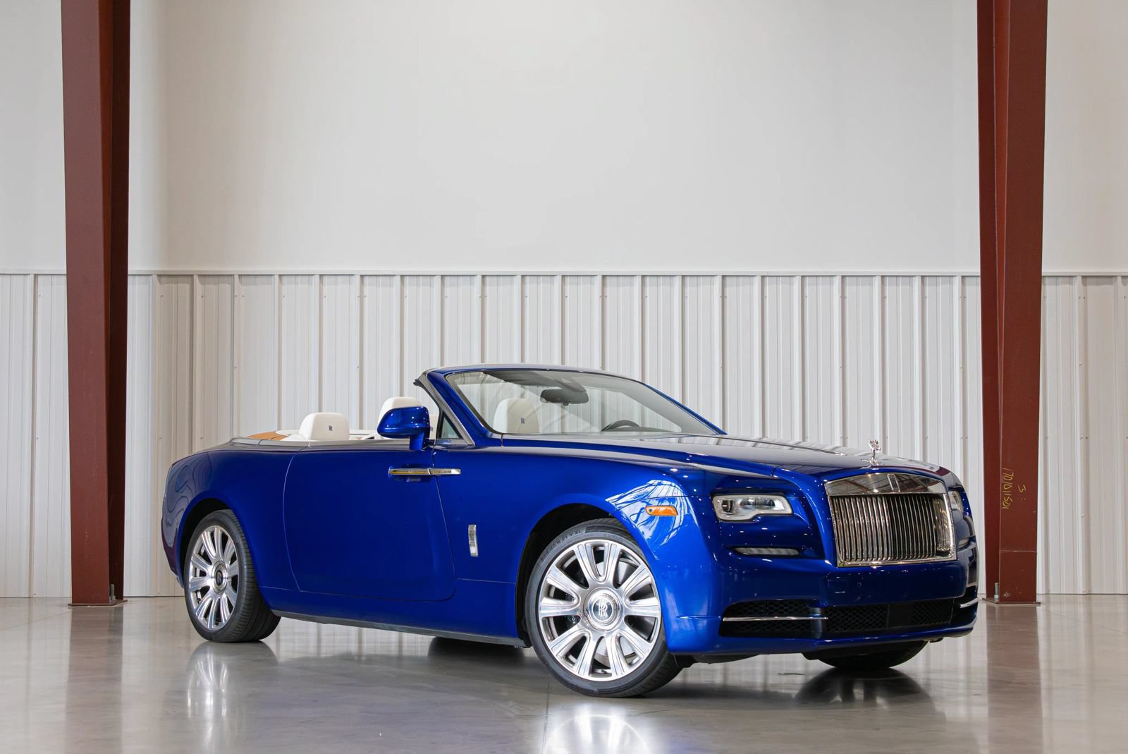 Used 2017 Rolls-Royce Dawn RWD image 1