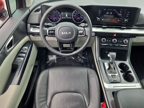 Used 2024 Kia Carnival LX FWD image 15