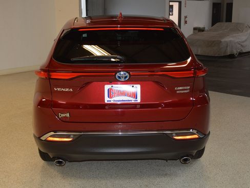 Used 2021 Toyota Venza Limited image 4
