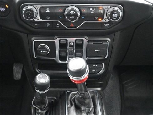 Used 2020 Jeep Wrangler Unlimited Sahara image 22