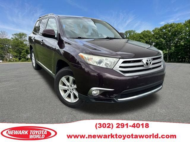 Used 2013 Toyota Highlander SE AWD/4WD image 1