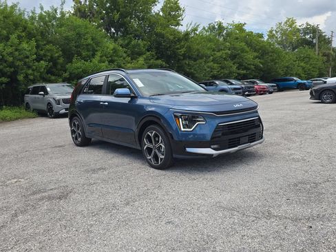 New 2026 Kia Niro SX Touring FWD image 2