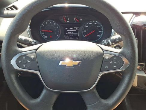 Used 2023 Chevrolet Traverse LS FWD image 14