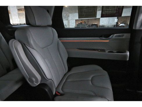 Certified 2025 Hyundai Palisade Calligraphy FWD image 14