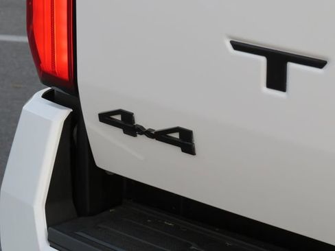 Certified 2025 Toyota Tacoma TRD Off-Road image 15