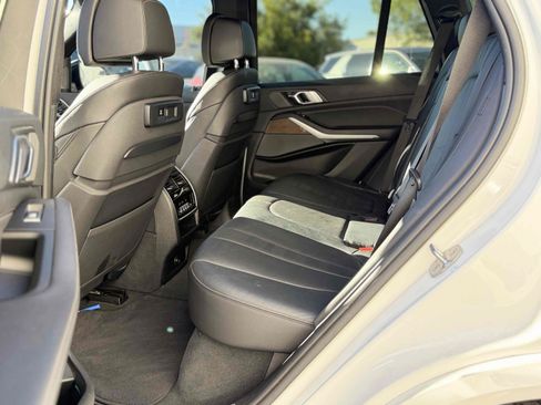 Used 2019 BMW X5 xDrive50i w/ M Sport Package AWD/4WD image 4