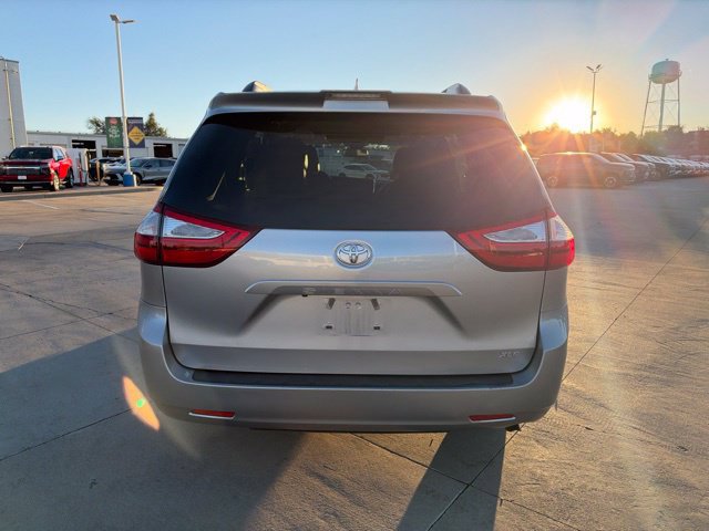 Used 2018 Toyota Sienna XLE FWD image 6