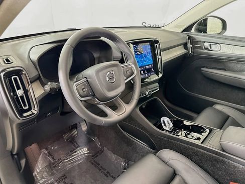 Used 2025 Volvo XC40 B5 Ultra AWD/4WD image 9