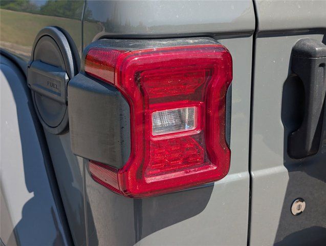 Used 2020 Jeep Wrangler Unlimited Sahara AWD/4WD image 27
