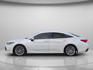 Used 2022 Toyota Avalon Limited FWD video 2