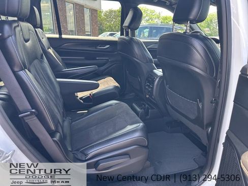Used 2023 Jeep Grand Cherokee L Laredo AWD/4WD image 21