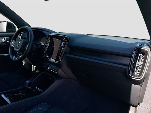 Used 2023 Volvo XC40 Recharge Ultimate w/ Protection Package Premier image 31